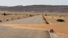 خطر.. زحف الرمال يحاصر مقطعاً طرقياً بجماعة الروحا زاكورة نيوز – متابعة تواجه …