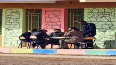 خلف هدوء قاعات الامتحان، هناك خلية نحل لا تهدأ، تعمل بصمت وتفانٍ لضمان سير العمل…