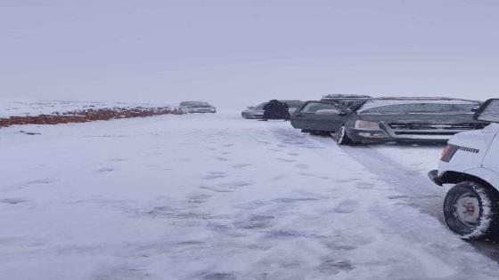 عاجل: الثلوج تشل الحركة بعدد من المحاور الطرقية بجهة درعة تافيلالت الأحد 18 ين…